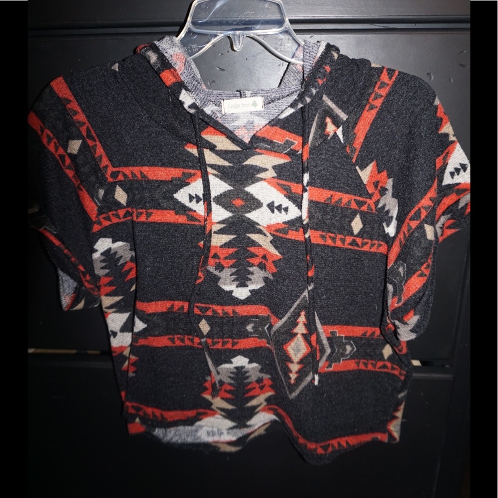 Short sleeve tribal sweater